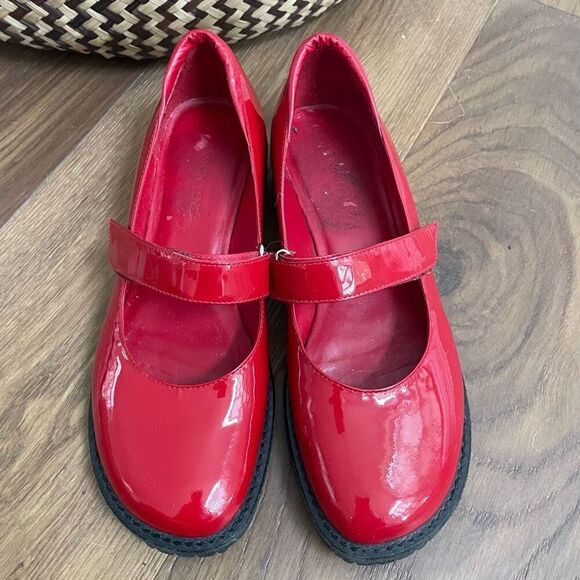 Ramon Tenza Red Patent Leather Mary Jane Lug Sole $250 7 - Picture 3 of 11
